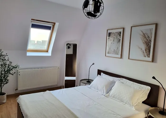 Iulius Town Charm: Cozy 2 Br