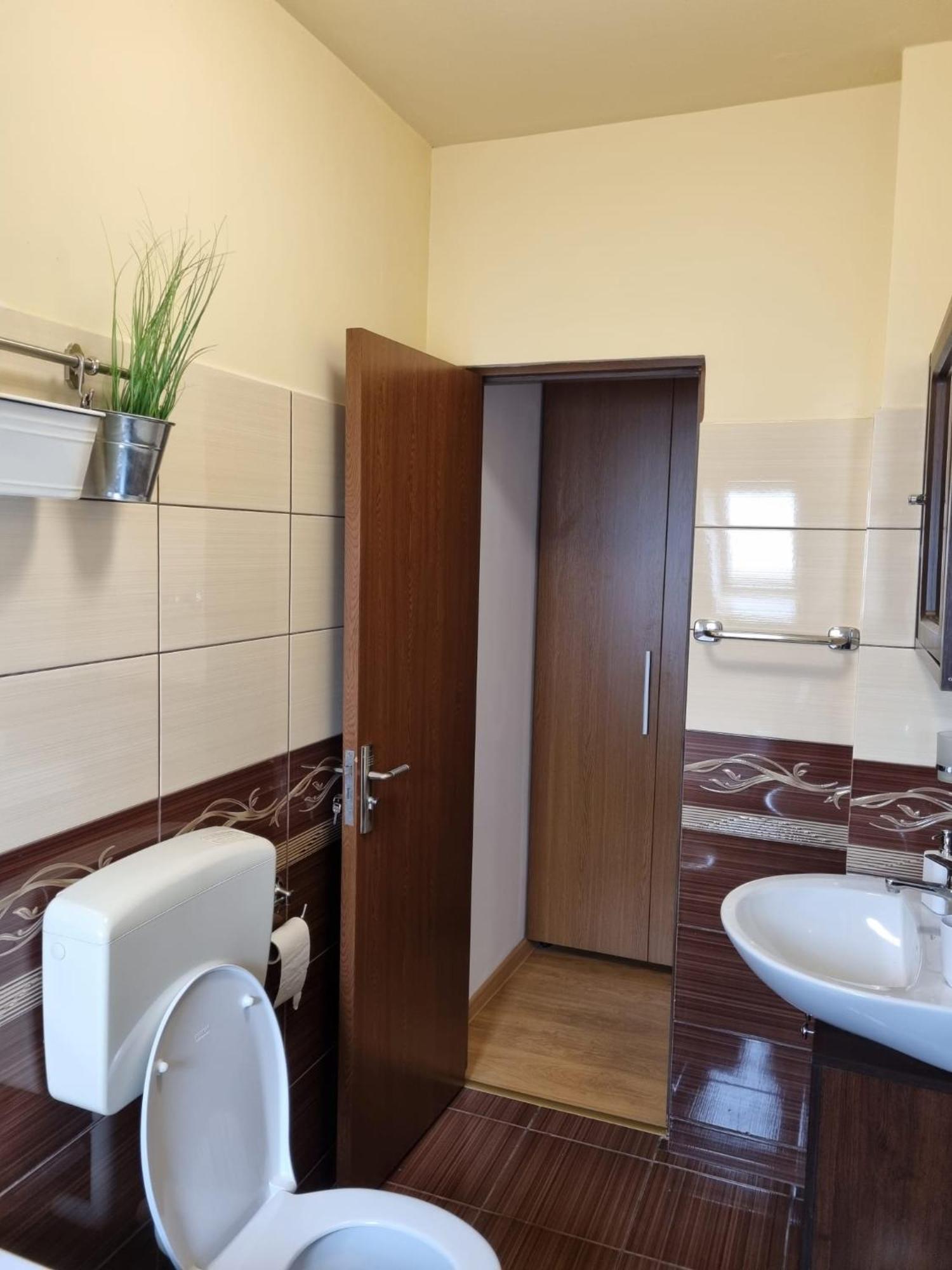 Iulius Town Charm: Cozy 2 Br Apartment