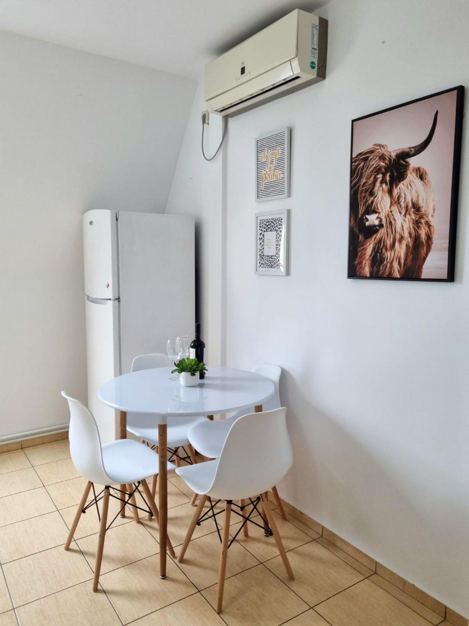 Iulius Town Charm: Cozy 2 Br Apartment *