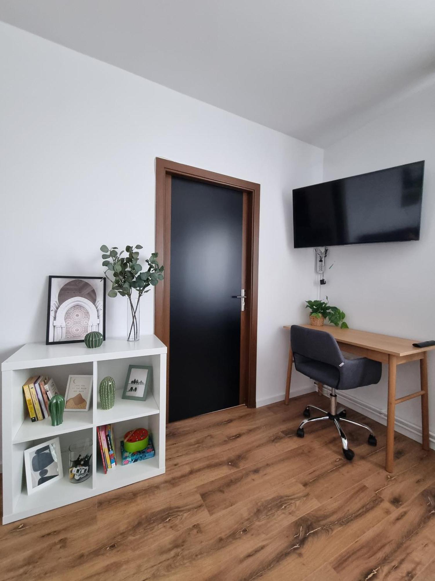 Iulius Town Charm: Cozy 2 Br Apartment *